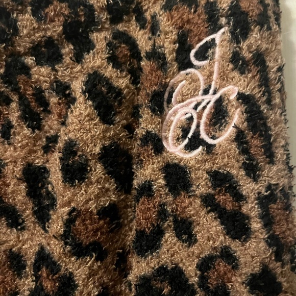 Juicy Couture Leopard Print Fuzzy Lounge Set Long sleeve top & Pants Pajama XL - Picture 7 of 10